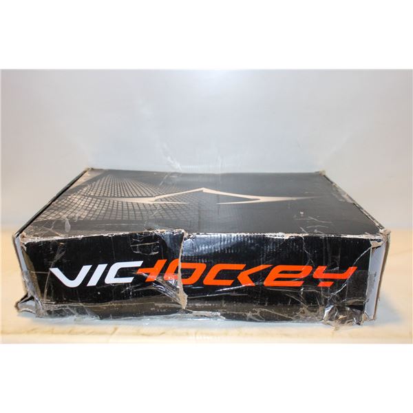 NEW IN BOX MENS SZ 11 VICS HOCKEY SOFT