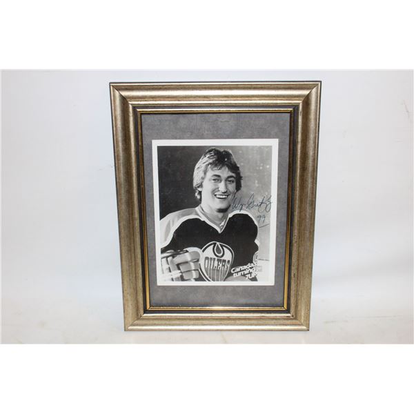 1980'S SIGNED GRETZKY 7UP PROMO PHOTO