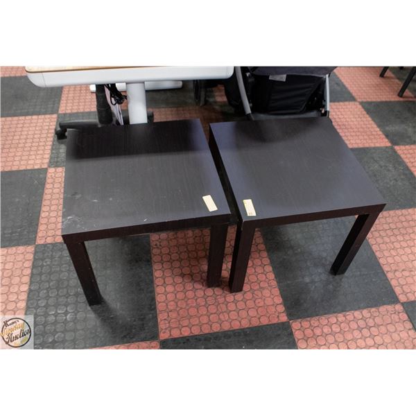 SET OF TWO DARK GRAIN SIDE TABLES