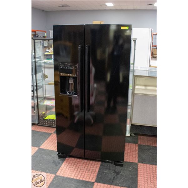 BLACK ELECTROLUX SIDE-BY-SIDE FRIDGE/FREEZER
