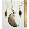 Image 1 : 18)  SET OF GOLD TONE WITH NATURAL TIGER'S