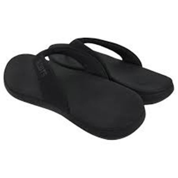 LIKE NEW ROOTS FLIP FLOPS SIZE 10