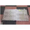 Image 1 : FLOOR RUG 22" X 36"