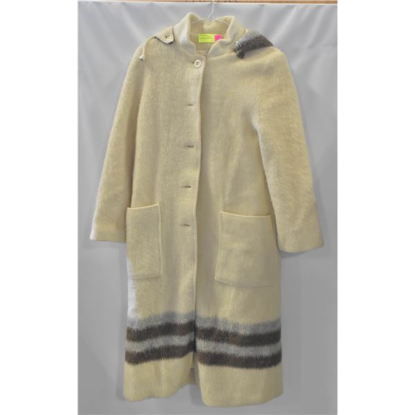 SEARS LONG COAT WHITE SIZE 10
