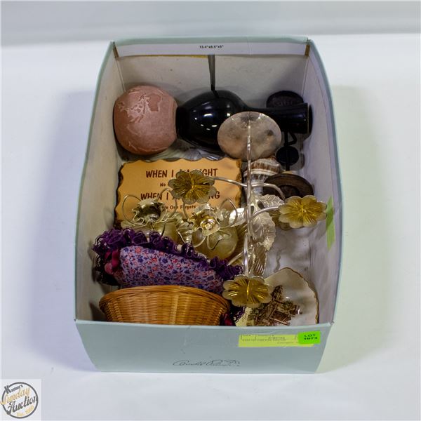 LOT OF ESTATE DÉCOR