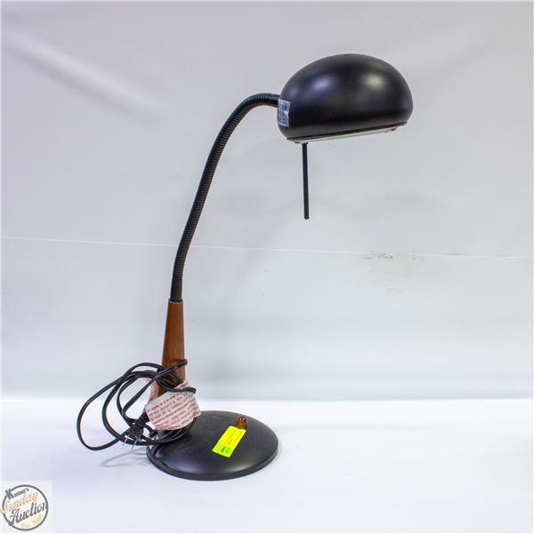 METAL BLACK DESK LAMP