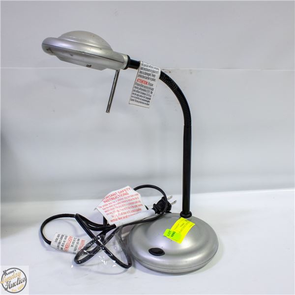 ADUSTABLE DESK LAMP SILVER