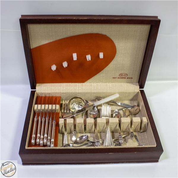 VINTAGE BOX OF ROGERS SILVERWARE INCOMPLETE SET