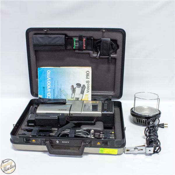 VINTAGE SONY VIDEO 8 PRO VIDEO CAMER IN CASE
