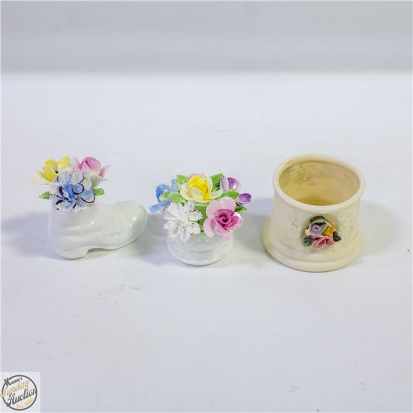 ESTATE PAIR OF ROYAL DOULTON FINE BONE CHINA-