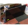 Image 1 : 32 INCH TOSHIBA HDTV WITH WALL MOUNT