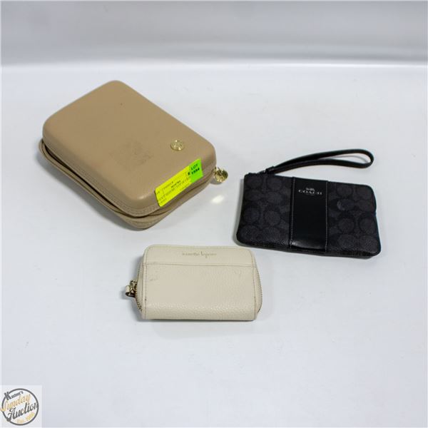 POLICE SEIZURE - LOT OF 3 SMALL LADIES ZIPPERED