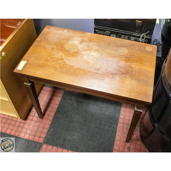 WOODEN SIDE TABLE H-21.5" W-18" L-29.5"