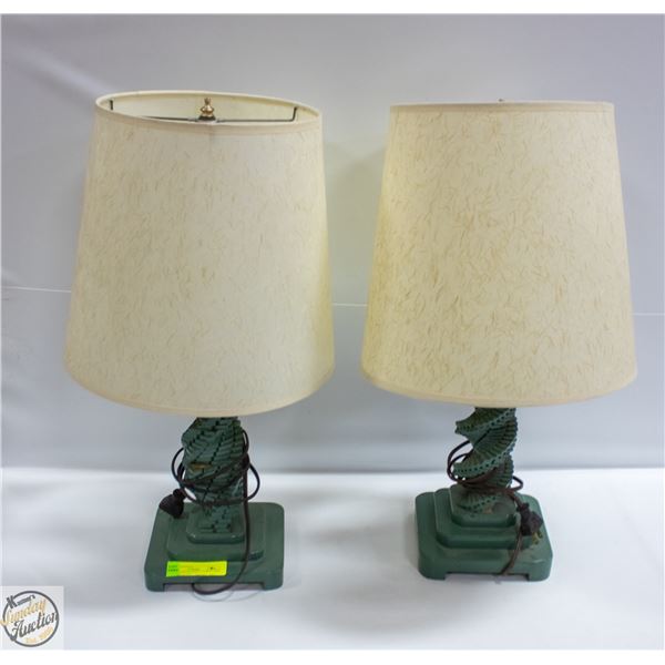 2 GREEN WOOD SPIRAL TABLE LAMP FOLK TRAM ART
