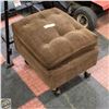 Image 1 : BROWN OTTOMAN