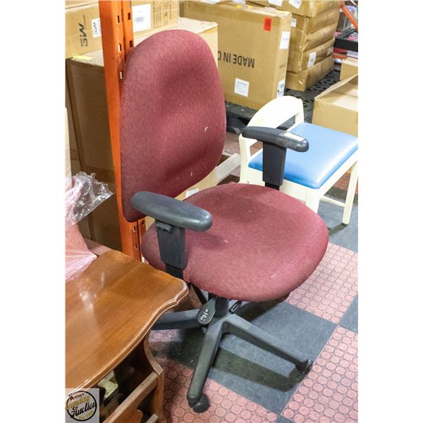 RED COMPUTER CHAIR WITH 3 ADJUSTMENT SETTINGS