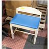 Image 1 : SMALL VINTAGE SITTING BENCH