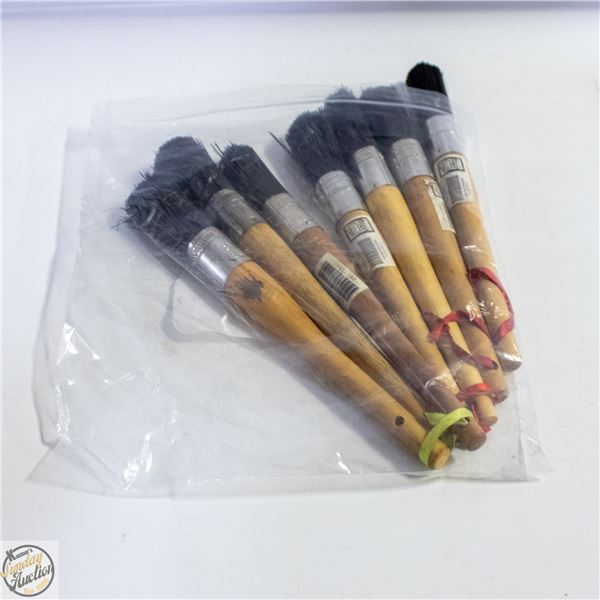 LOT OF VARIOUS STYLE VARIOUS WASHING BRUSHES