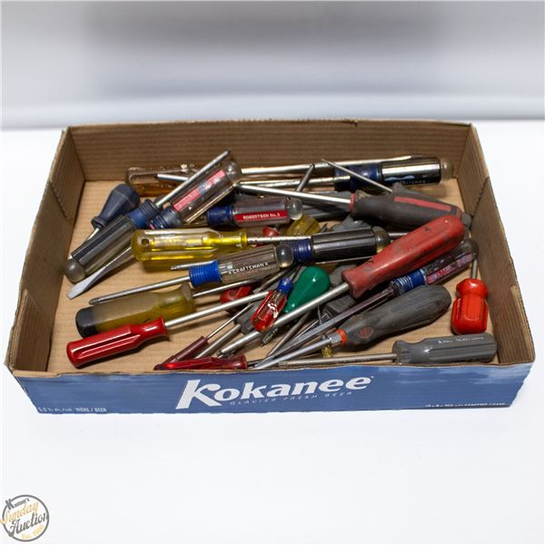 LOT OF VARIOUS SCREW DRIVERS