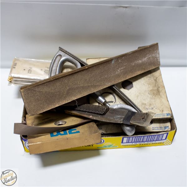 LOT OF SANDING TOOLS