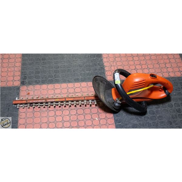 BLACK & DECKER HEDGE TRIMMER 20" MODEL HS1010