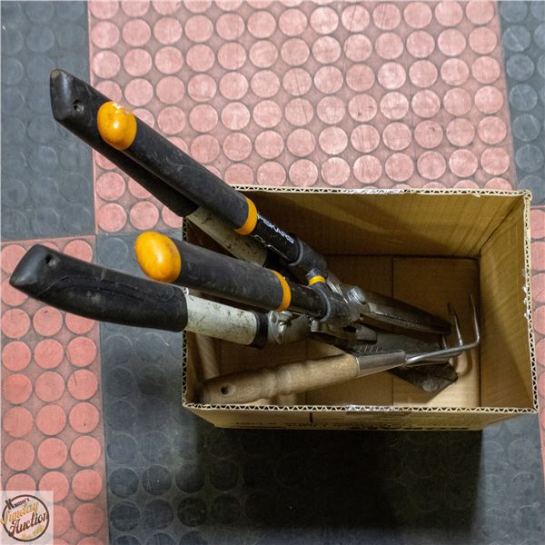 LOT OF HAND YARD TOOLS