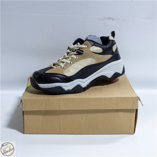 SIZE 6 WHEELYS ROLLER SHOES