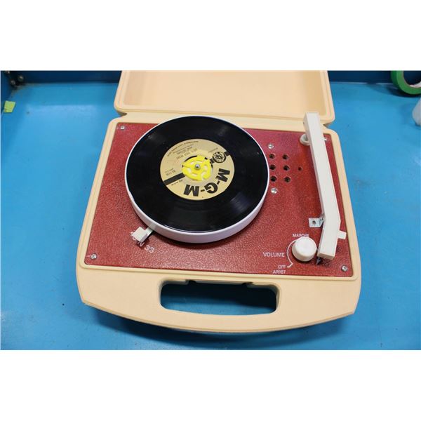 Daylin Chimo Portable Record Player with Cover