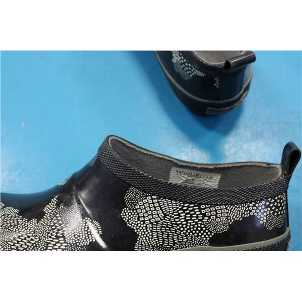 Women's waterproof rain shoes by WINTERA.