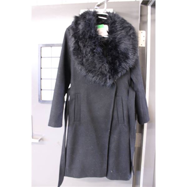 RV Vanguard black wool blend coat featuring a large faux fur collar and two front pockets