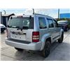 Image 3 : JEEP  LIBERTY 2011 O/S TITLE 2 DAYS
