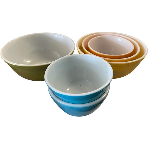 6 Vintage Pyrex Nesting Mixing Bowls