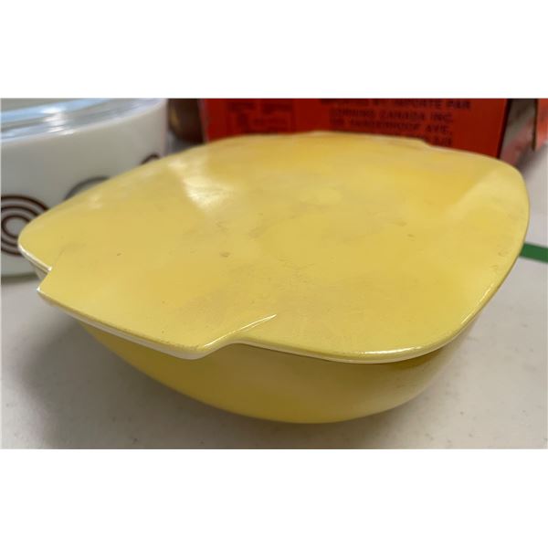 1950s Pyrex 525 2.5 Hostess Casserole Square Bowl with Lid