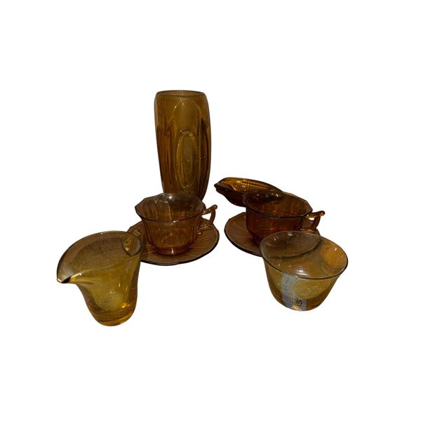 2 Cambridge Decagon Amber Sets and 4 Matching Coloured Glass Pieces