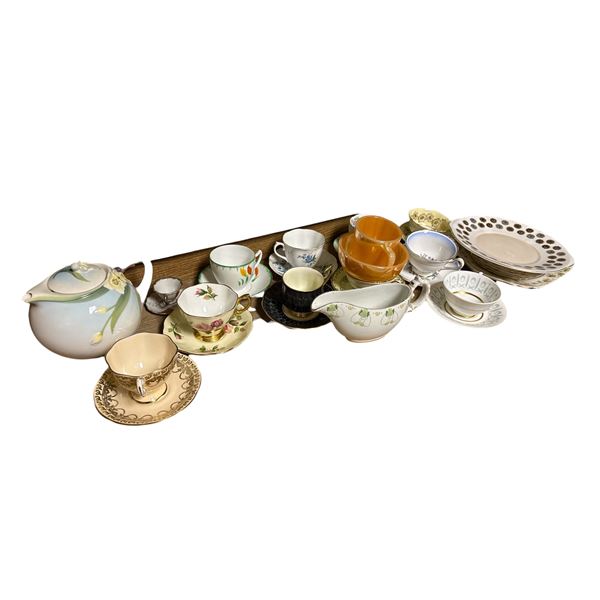 10+ Assorted Vintage Bone China Teacup & Saucer Group - Brands inlcudes Royal Albert, Anchor Hocking