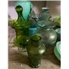 Image 5 : 17 Assorted Green Glassware Collection - Vases, Bowls & Decorative Pieces