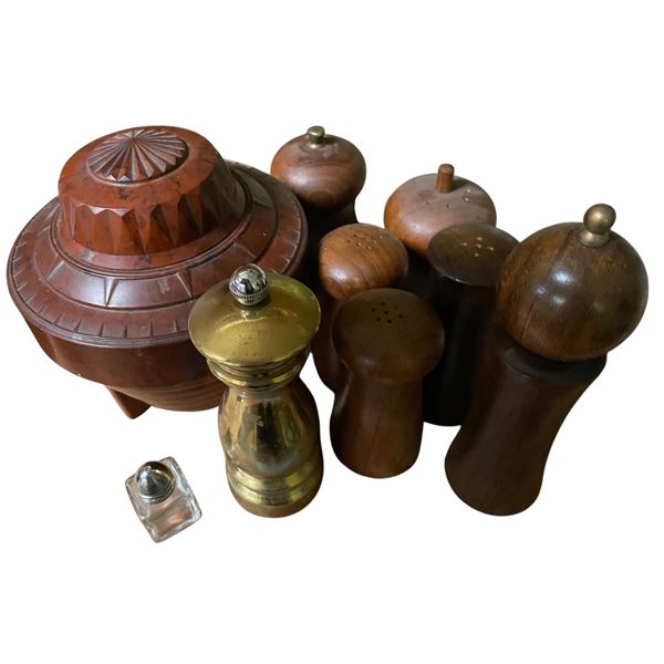 Lot of Vintage Wood & Brass Salt & Pepper Shakers/Grinders with Carved Wooden Lidded Box
