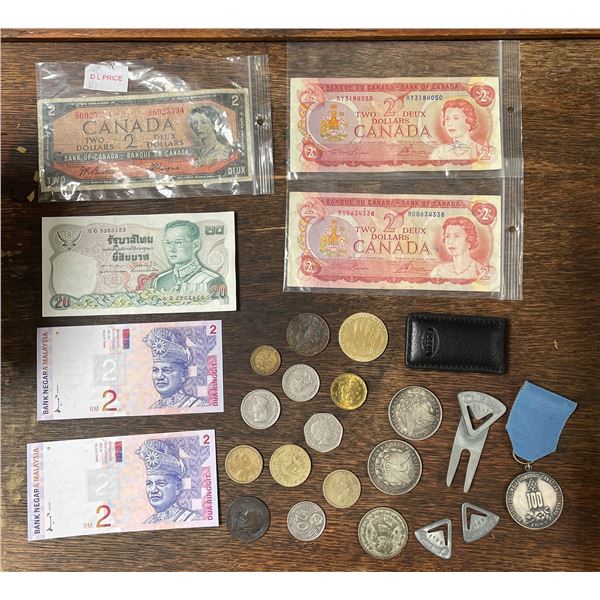 Vancouver - Box full of foreign Coins & Collection of 5 Bills (Malaysia/1954 2$ Canadian Dollars) &