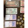 Image 3 : Vancouver - Box full of foreign Coins & Collection of 5 Bills (Malaysia/1954 2$ Canadian Dollars) &