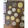 Image 4 : Vancouver - Box full of foreign Coins & Collection of 5 Bills (Malaysia/1954 2$ Canadian Dollars) &