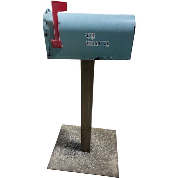 Vancouver - Movie Set Dec Blue Post-Mounted Rural Mailbox (Prop)