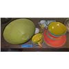 Image 2 : Vintage plastic plates and cups with bowl