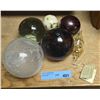 Image 1 : Glass balls and decorations