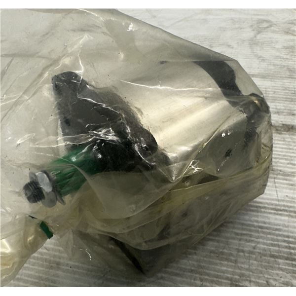 Zwei #509-548-2300 Gear Pump