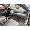 Image 39 : PARKSVILLE - 2007 TOYOTA CAMRY SILVER  221490 KMS - D030384
