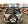 Image 19 : PARKSVILLE - 2002 JEEP LIBERTY SILVER 233807 KMS - D195112