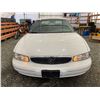 Image 6 : PARKSVILLE - 2001 BUICK CENTURY WHITE 141057 KMS - B192535
