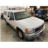 Image 10 : PARKSVILLE - 2005 GMC SIERRA WHITE 256214 KMS - D350208