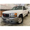 Image 1 : PARKSVILLE - 2005 GMC SIERRA WHITE 256214 KMS - D350208