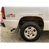 Image 27 : PARKSVILLE - 2005 GMC SIERRA WHITE 256214 KMS - D350208
